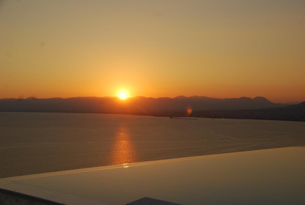 Villa Rebecca Каламата Экстерьер фото